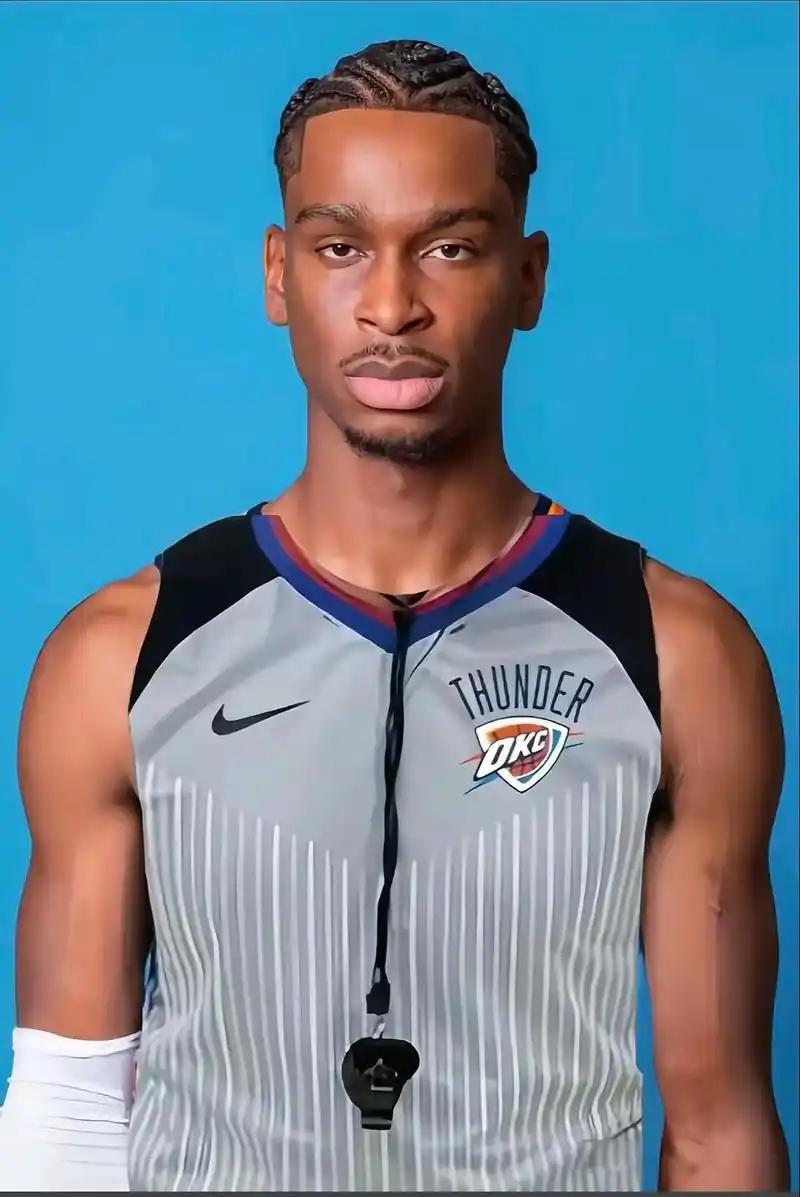 来了，来了，第一个正式锁定季后赛的球队，雷霆果然是你。
今天雷霆赢了魔术。
球队