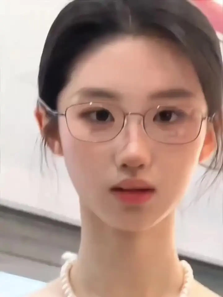 “三分似她，便以绝美”内容启发搜索