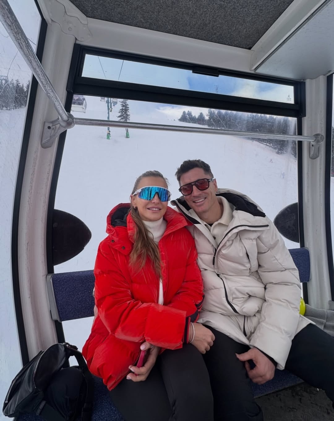 莱万多夫斯基和家人滑雪⛷️❤️💙巴萨至死不渝红蓝魂