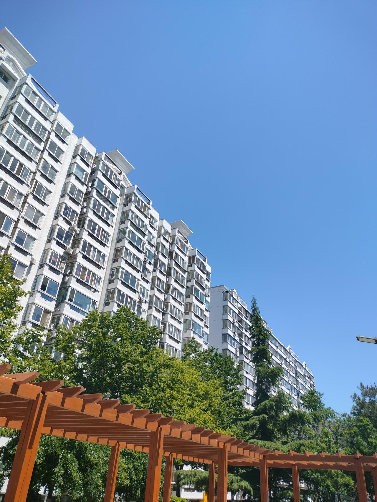 你认为房地产市场何时会企稳复苏我认为，房地产市场现在已经企稳，没有下降空间了。企