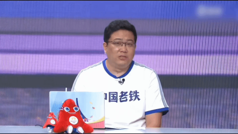 #体育评论员称换球拍影响很大#像是体育赛事，尤其考验手感或者适应程度，临场换球拍