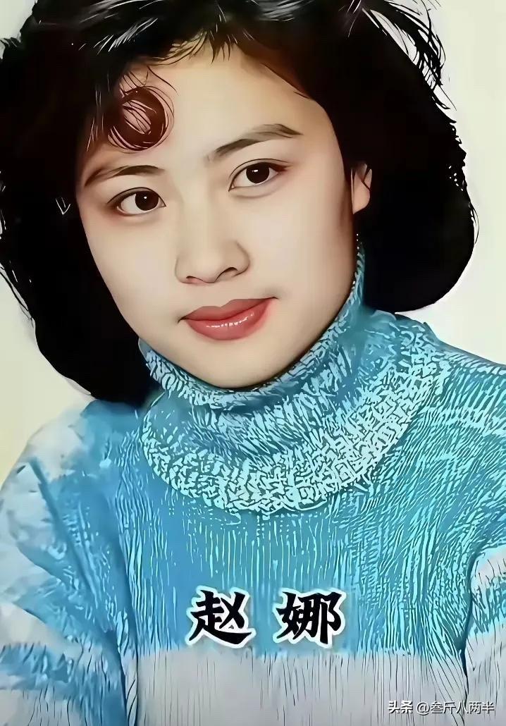 那个年代没有美颜特效，美人是各有各的神韵，一颦一笑都刻在观众记忆里。

姜黎黎眉