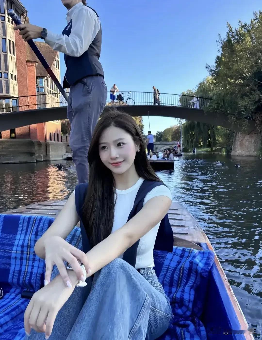 苍山洱海畔，
风花雪月间