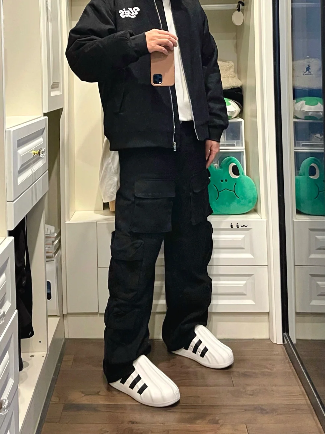 黑色灯芯绒｜拖地裤穿搭