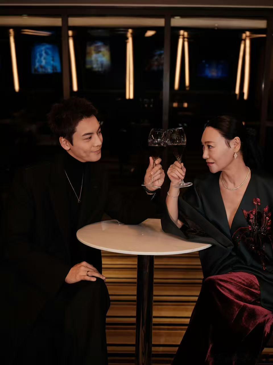 惠英红以为陈伟霆会找自己演MV 惠英红看到陈伟霆直播提到MV女主，心里想着是不是