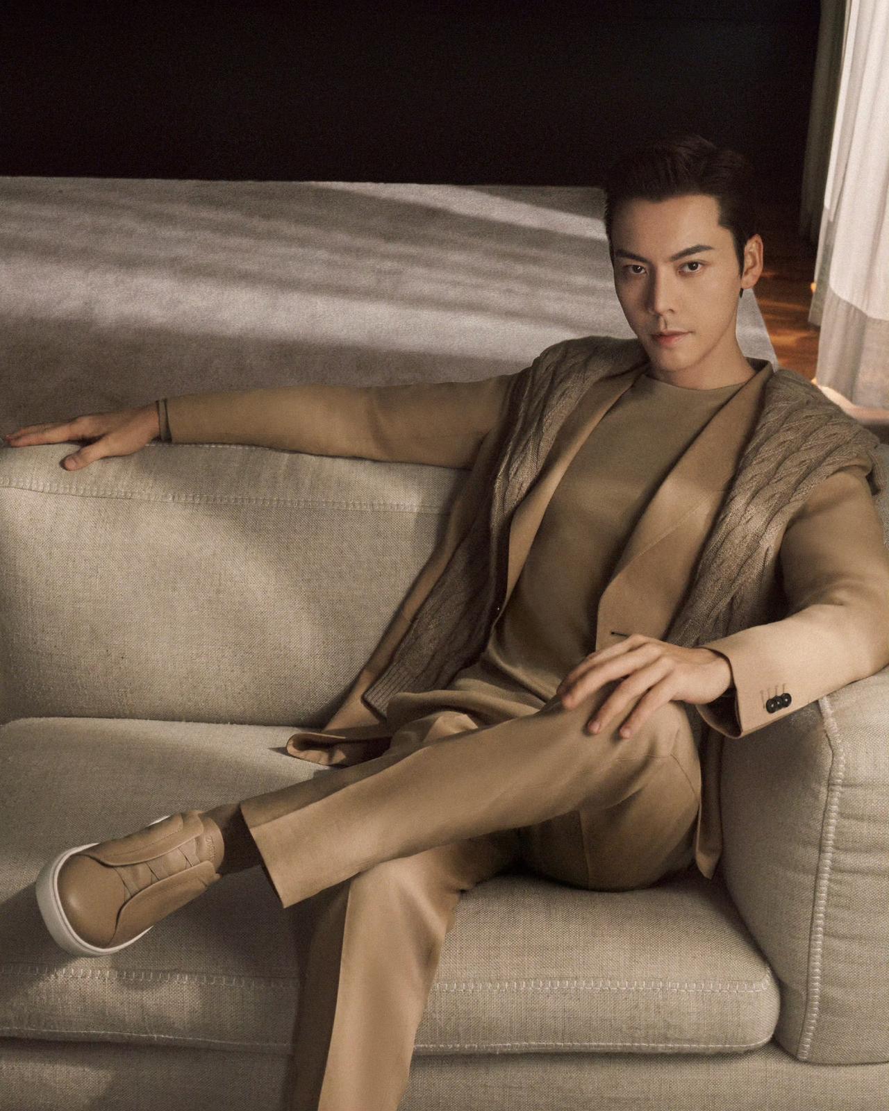 陈伟霆太会了！顶奢代言气场全开，笑起来却像旺仔，成熟与少年感无缝切换
 
谁能拒