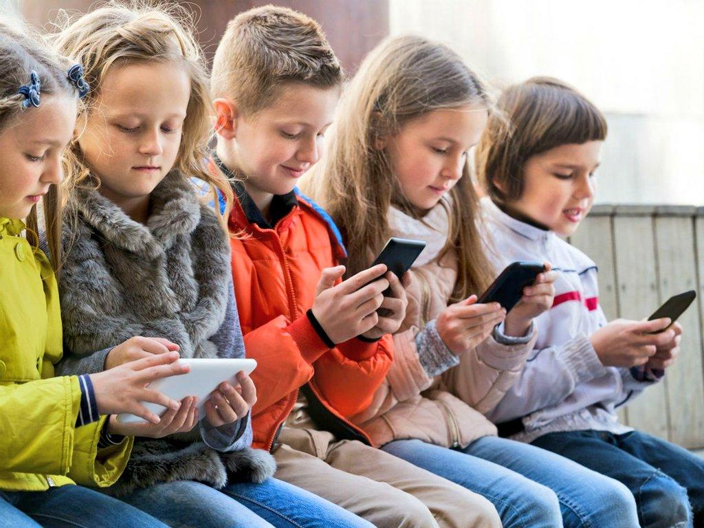 新闻快讯——澳大利亚一项禁止16岁以下儿童使用抖音、脸书、照片墙、优兔等社交媒体