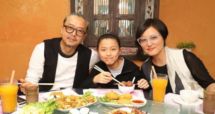 【明星夫妻离婚，男方已简短回应！两人22年前结婚，育有一女】张延张锦程等到女儿1