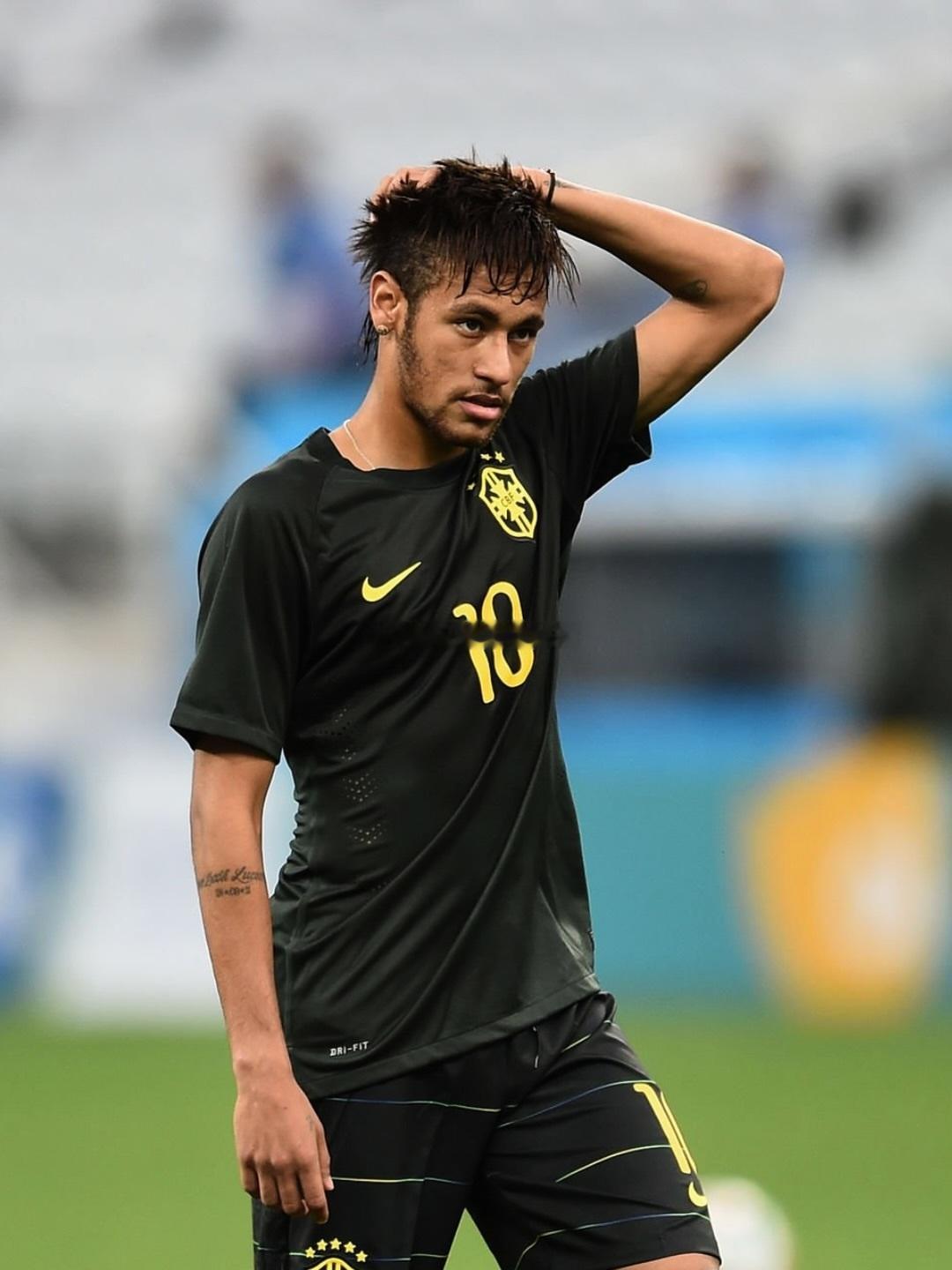 明年不出意外应该只能在家看世界杯 