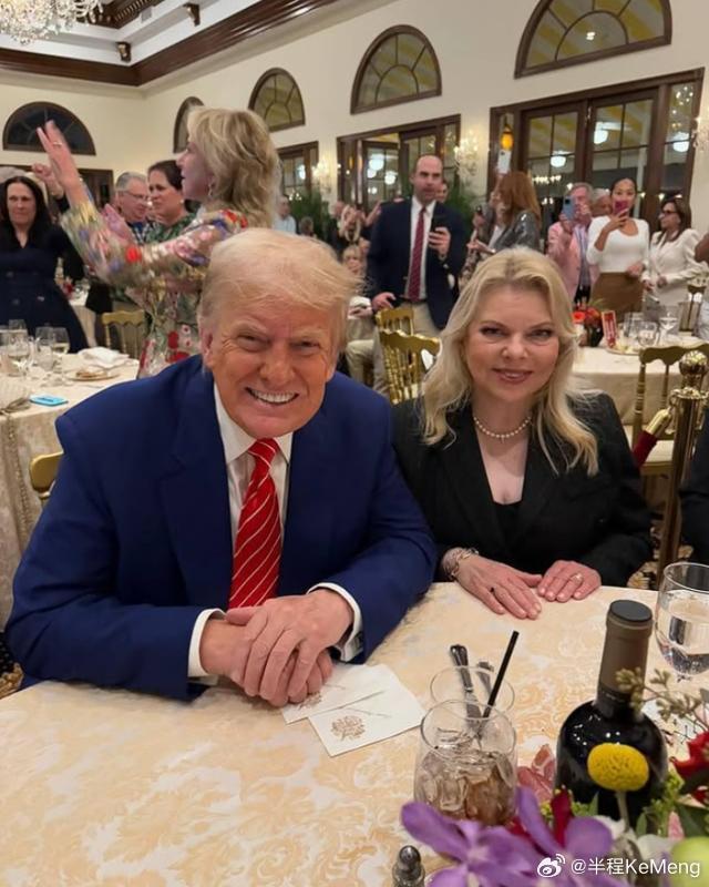 美国当选总统特朗普与以色列总理夫人萨拉在佛州共进晚餐，讨论美以关系和巴以冲突等问