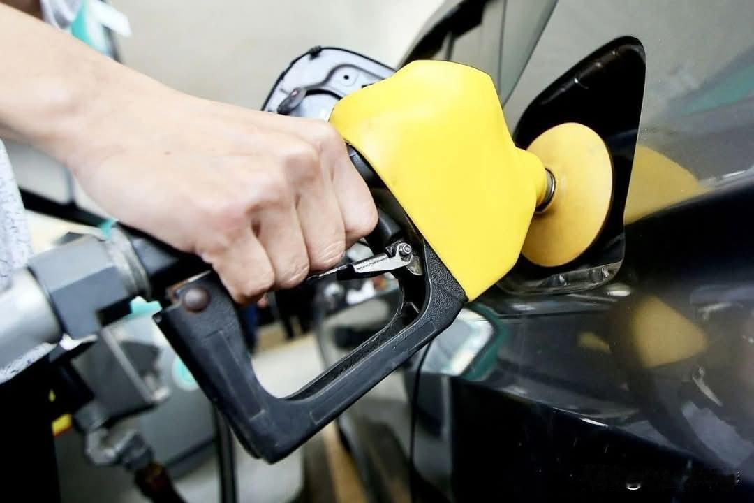 从今年4月1日起，马来西亚将禁止外国注册车辆添购RON95津贴汽油，违法车主将同