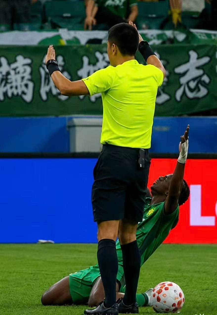 马宁！！😡😡😡中超裁判马宁北京国安同城热门 北京