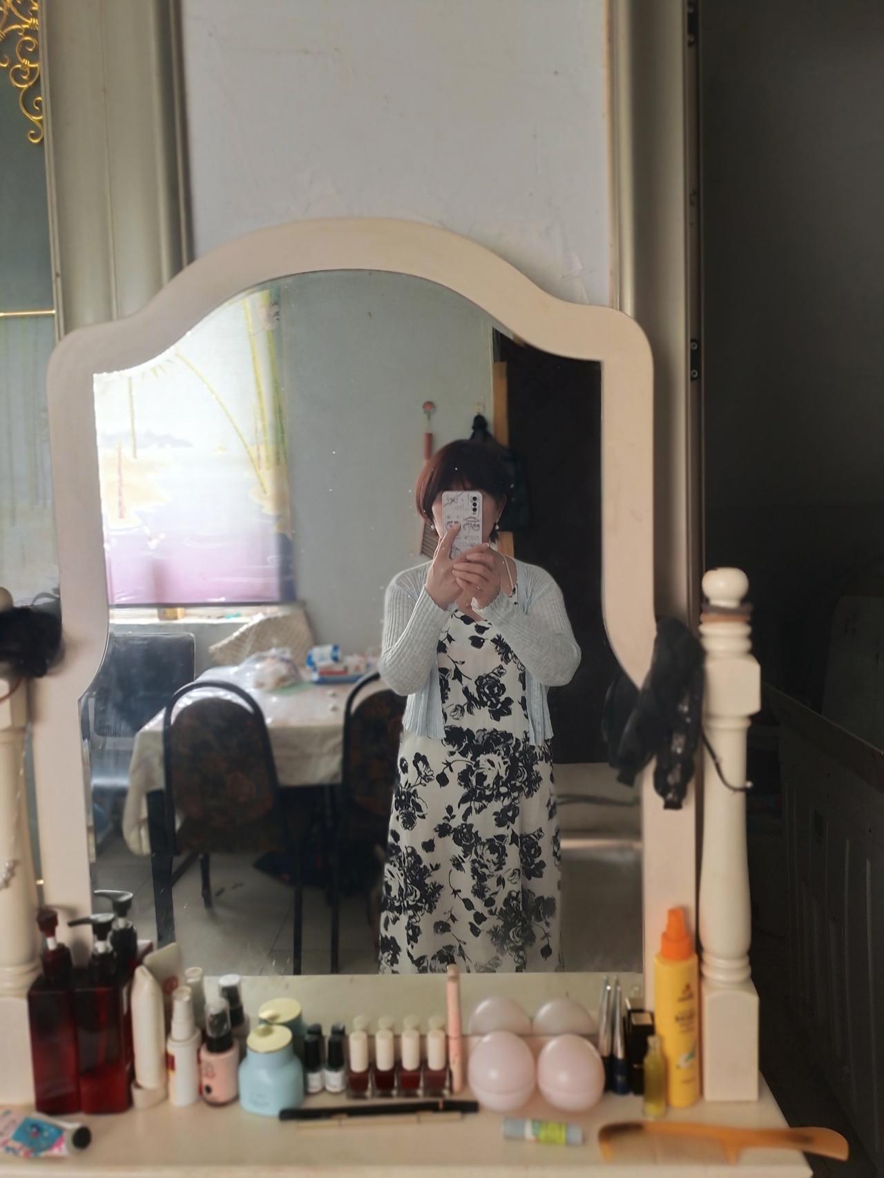 我五十一岁了，没有退休金，也没买保险。

经常刷到有钱有颜的同龄人。退休金丰厚，