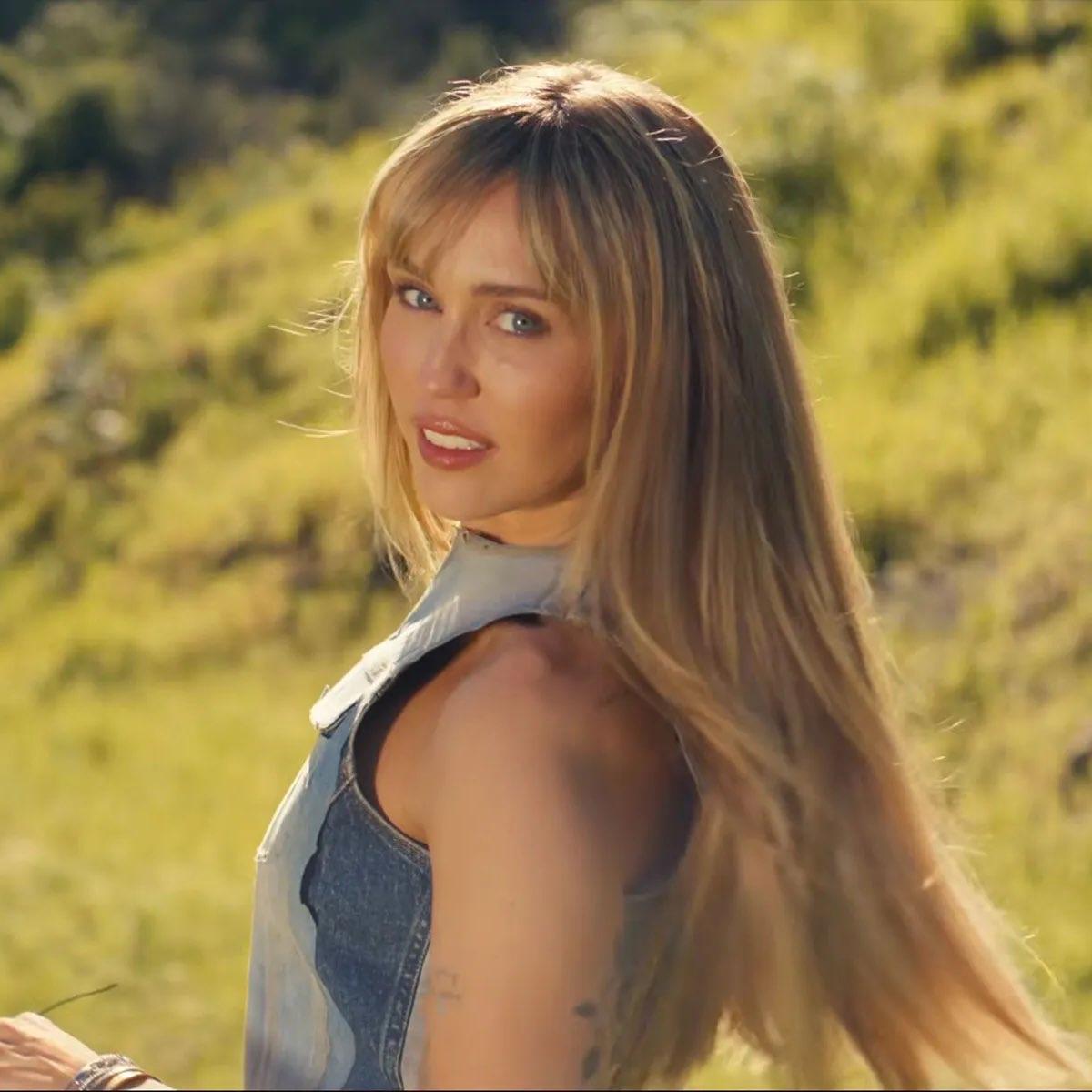 麦莉·赛勒斯的《Younger You》在全球Spotify排行榜上排名第158