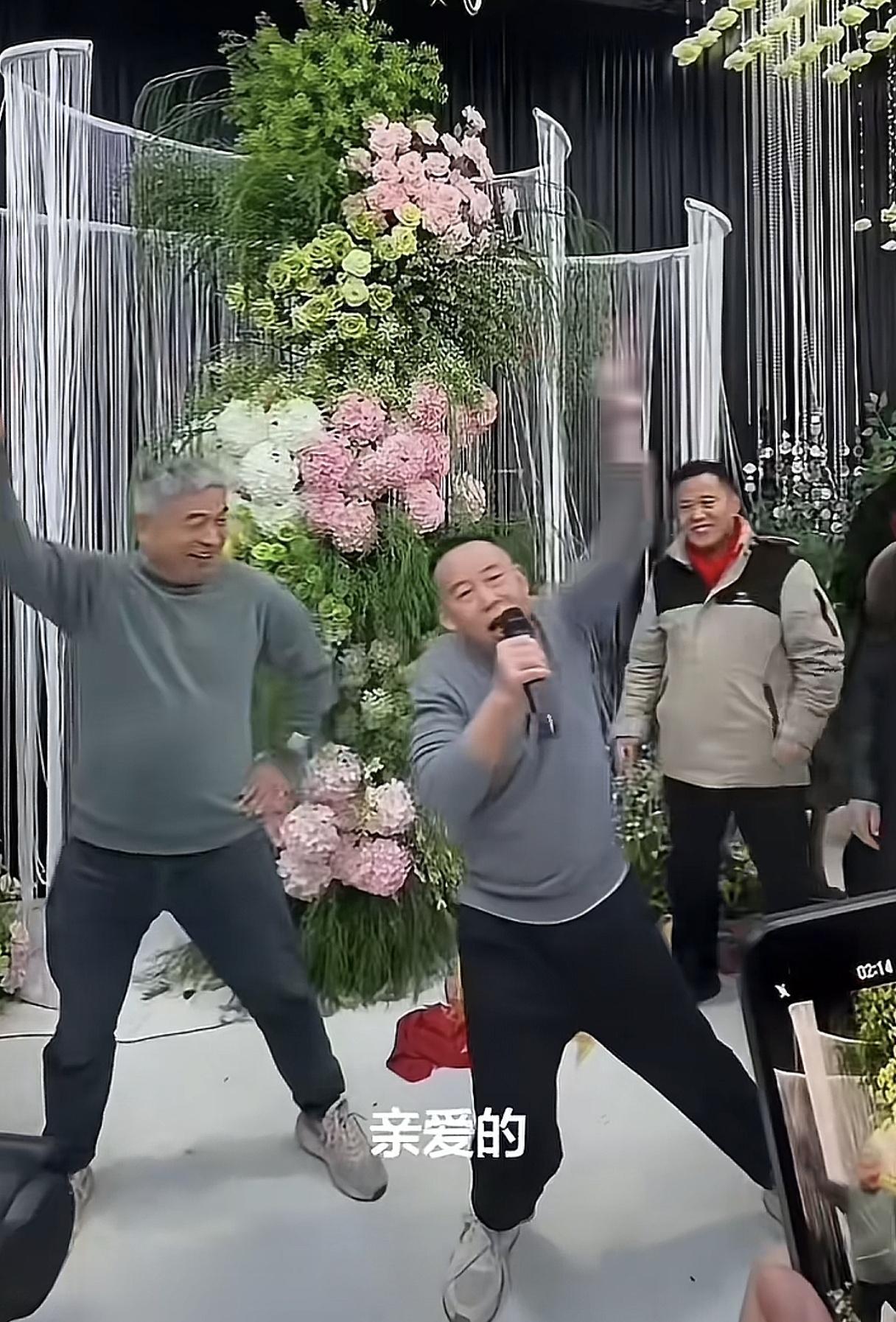 今天的笑点是孙海洋给的，那么多人发申聪结婚的文案，只有孙海洋发了厕所，他还真的录