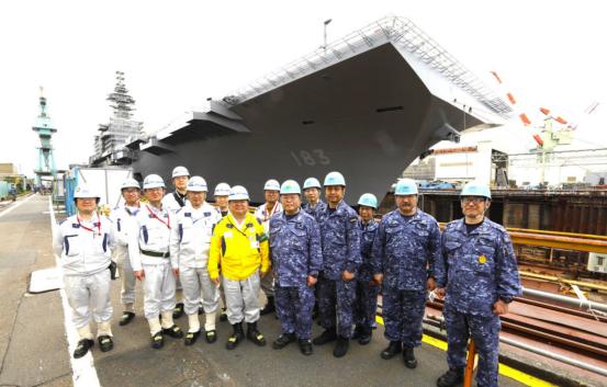不知不觉间，日本海上自卫队已然在“重新拥有航空母舰”这条路上走得越来越远，甚至是