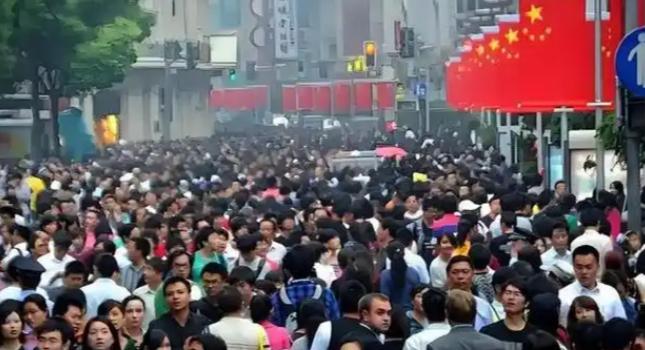 联合国一纸人口报告，让14亿中国人一下子坐不住了。

2026年1月，国家统计局