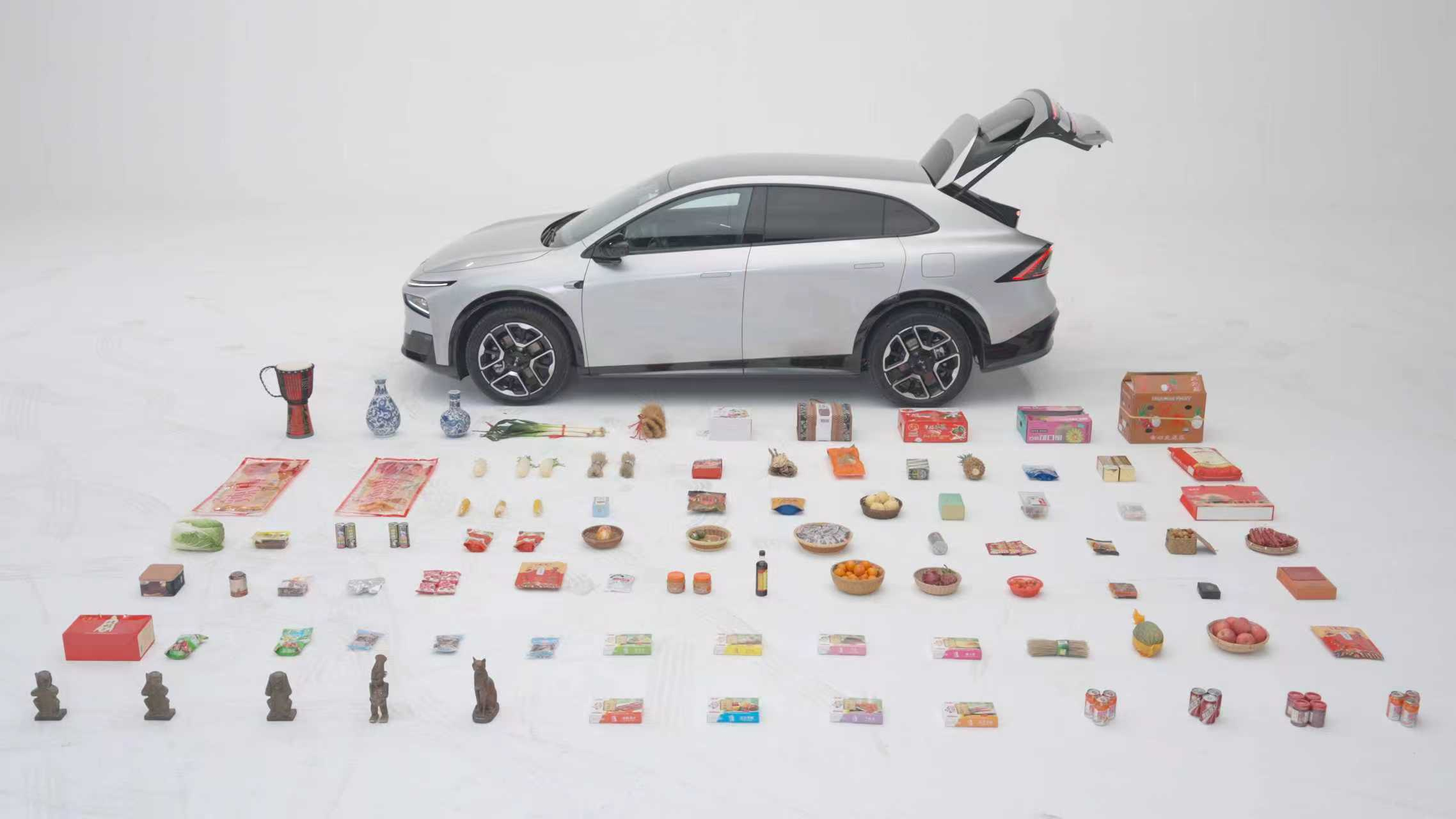 开着小鹏回家过年 小鹏G7后备厢能塞多少东西？看看这几张图您就懂。过年回家，爸妈