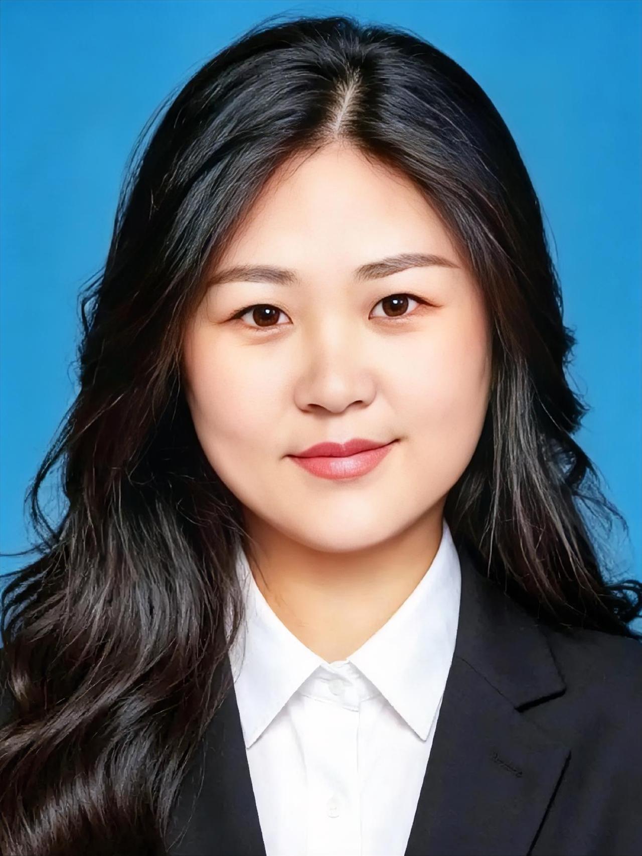 有种预感，
任晓敏的案子会被拍成警示片，
在保险行业循环播放十年……

开头一定