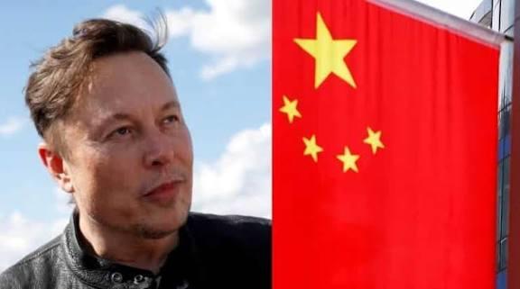 马斯克一个月亏掉2.45万亿，自嘲“前万亿富翁”。

散户那点亏损，跟他比连零头