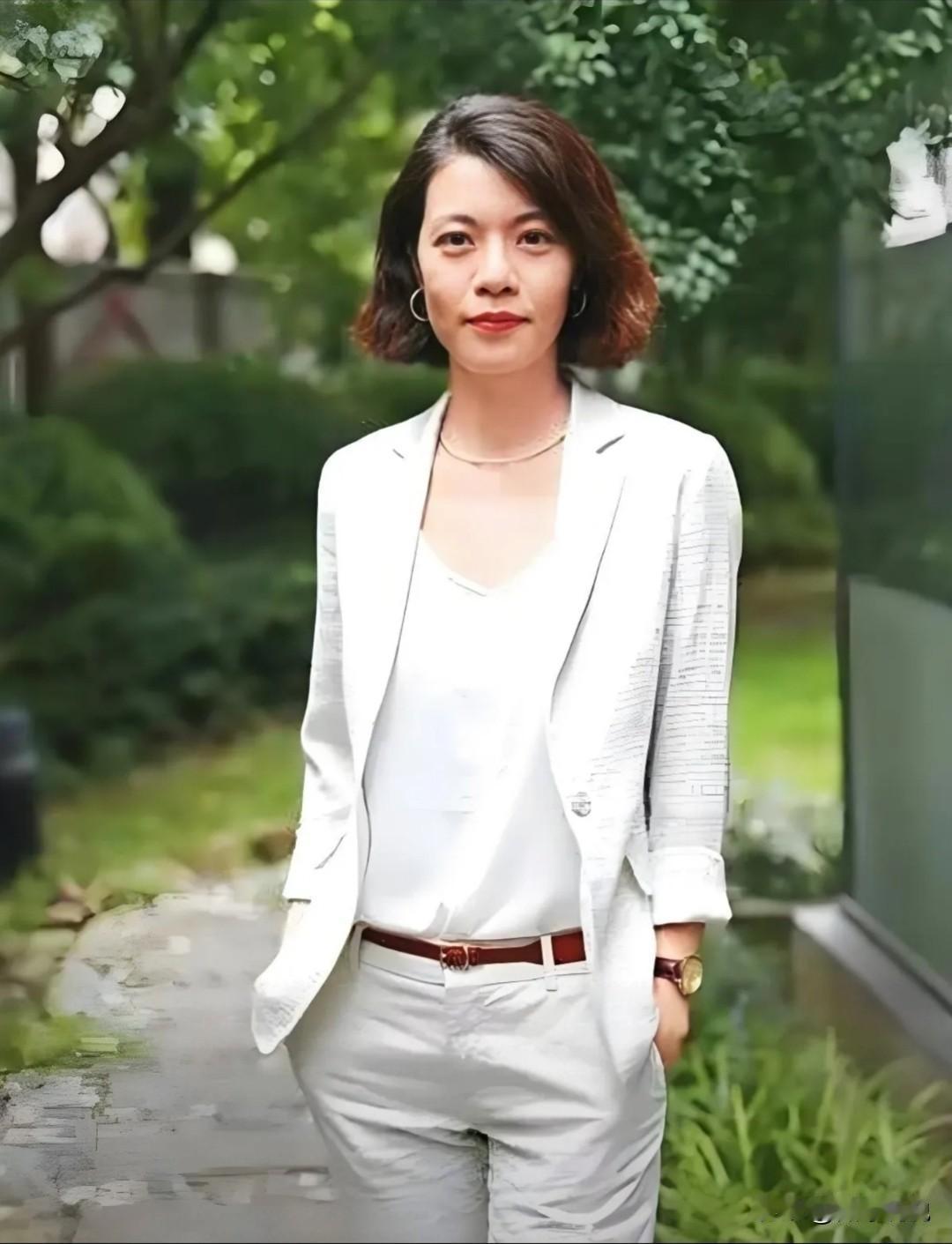 陈果说：

“人生只活一次，像一部无法重拍的电影。”

我邻居张姨，一辈子要强，