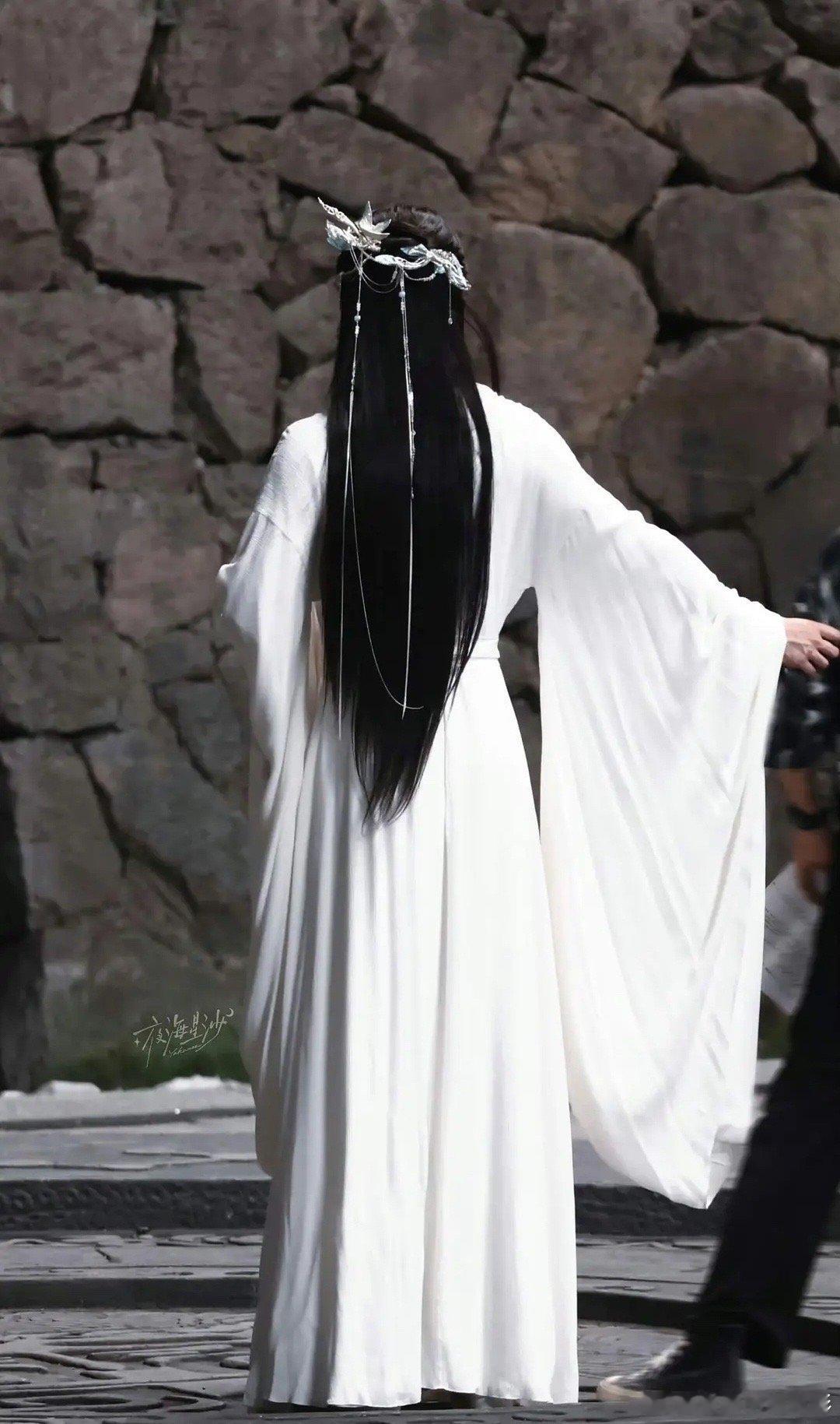 猜这个背影是男生还是女生[思考] ​​​