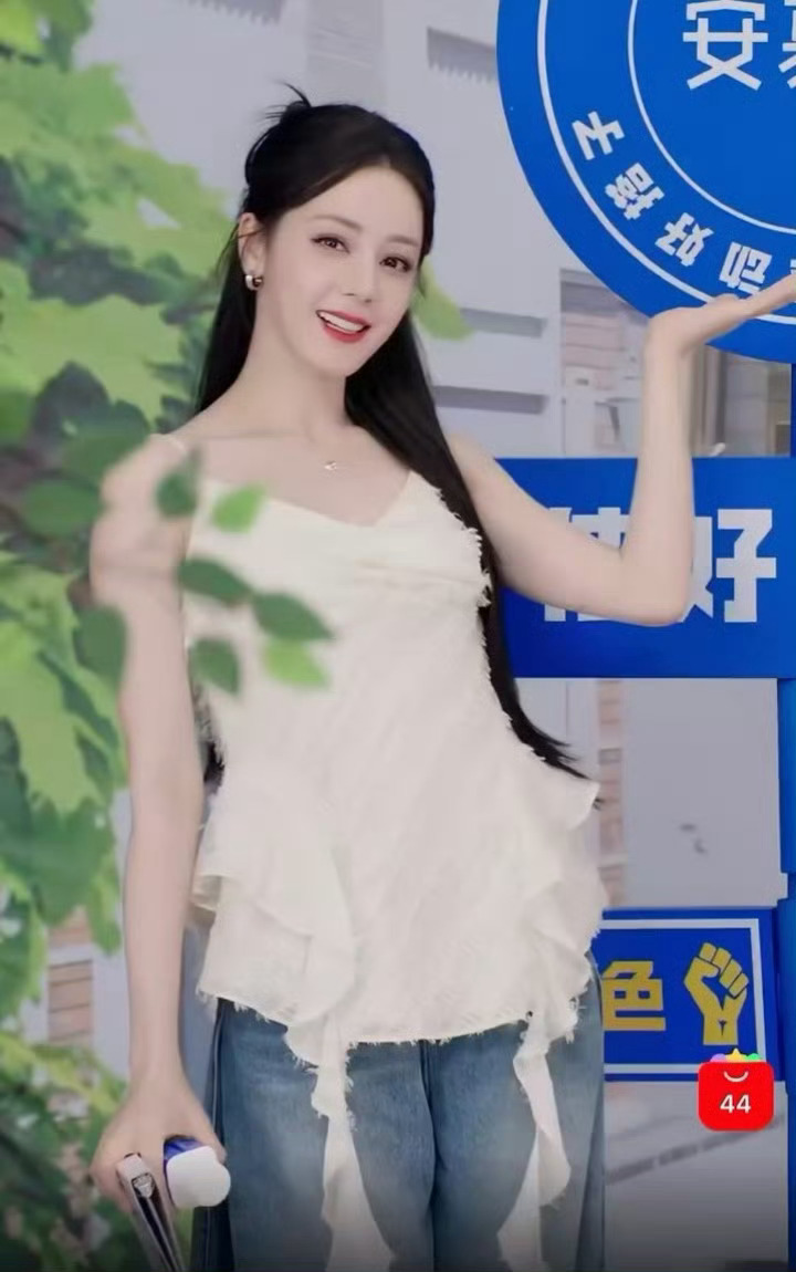 迪丽热巴 元气少女迪丽热巴到底是什么元气少女啊🥵🥵怎么到处释放魅力！这个夏天