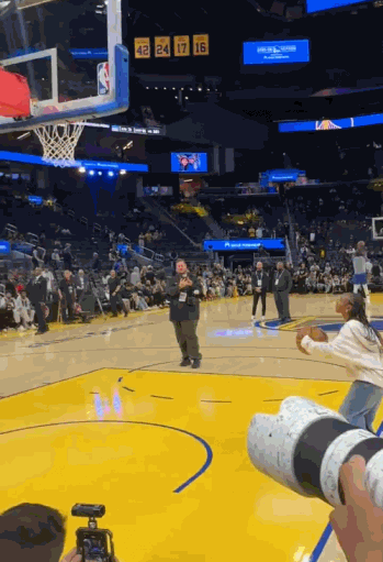 小zhuri给老詹扔空接，还是那句话，现在只有小女儿才有空陪陪老父亲叻  nba