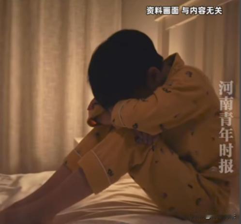 一男子看上了一个小姑娘，两个人是在网络上认识的，男子19岁，女生还不到14岁，这