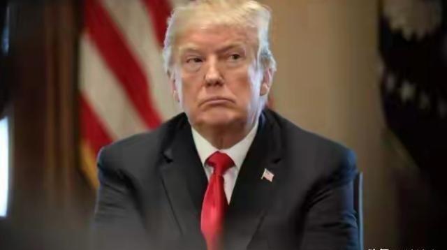 特朗普终于站出来对中国围台军演这事儿表态了，他仅仅回应了一句话：对于中国军演，他