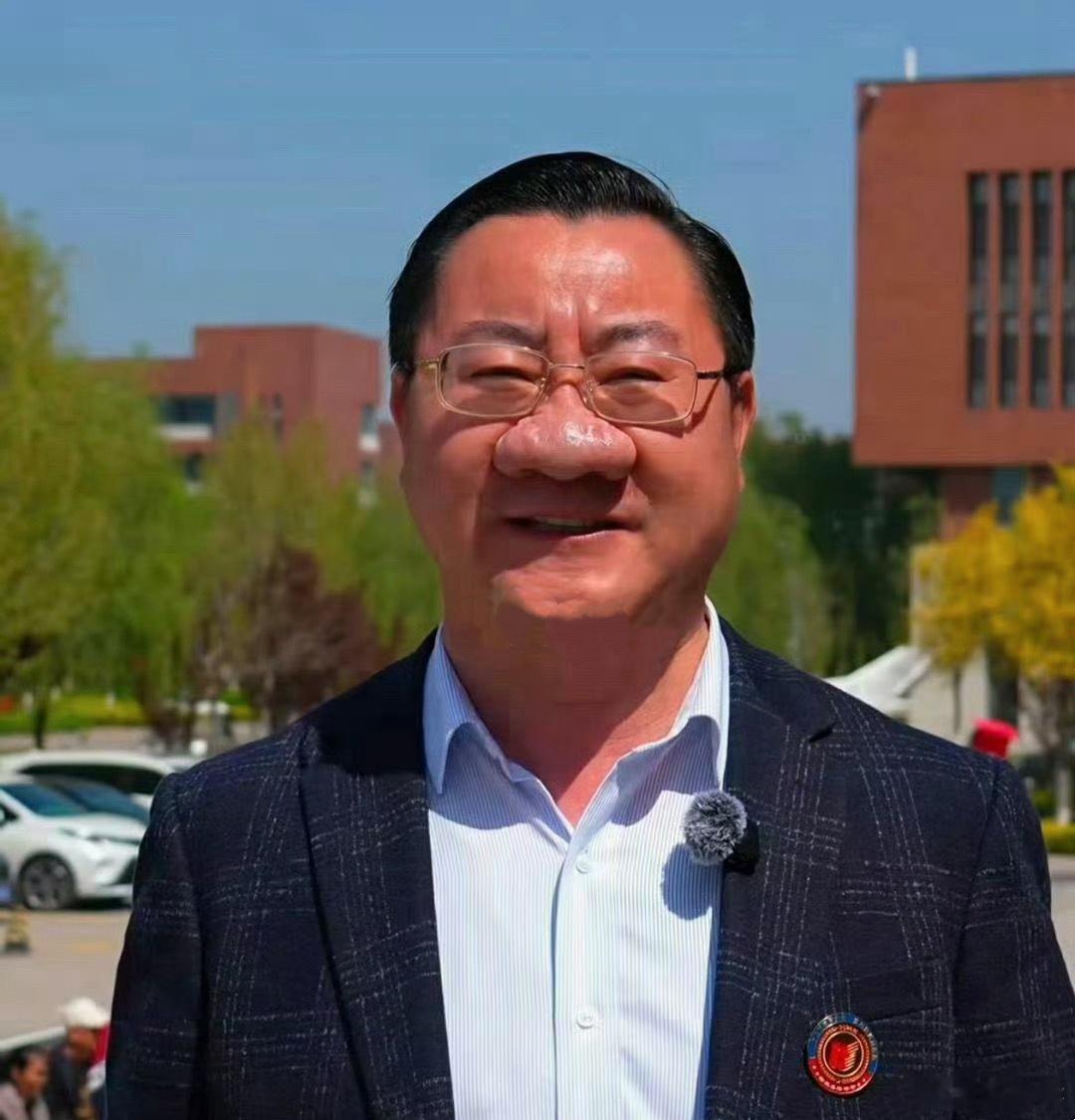 北大校友会副会长 