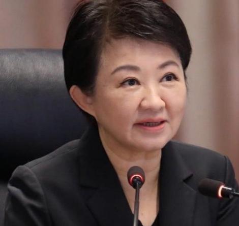 日前，卢秀燕与韩国瑜的举动引发政坛高度关注！台“立法院长”韩国瑜过生日，台中市长