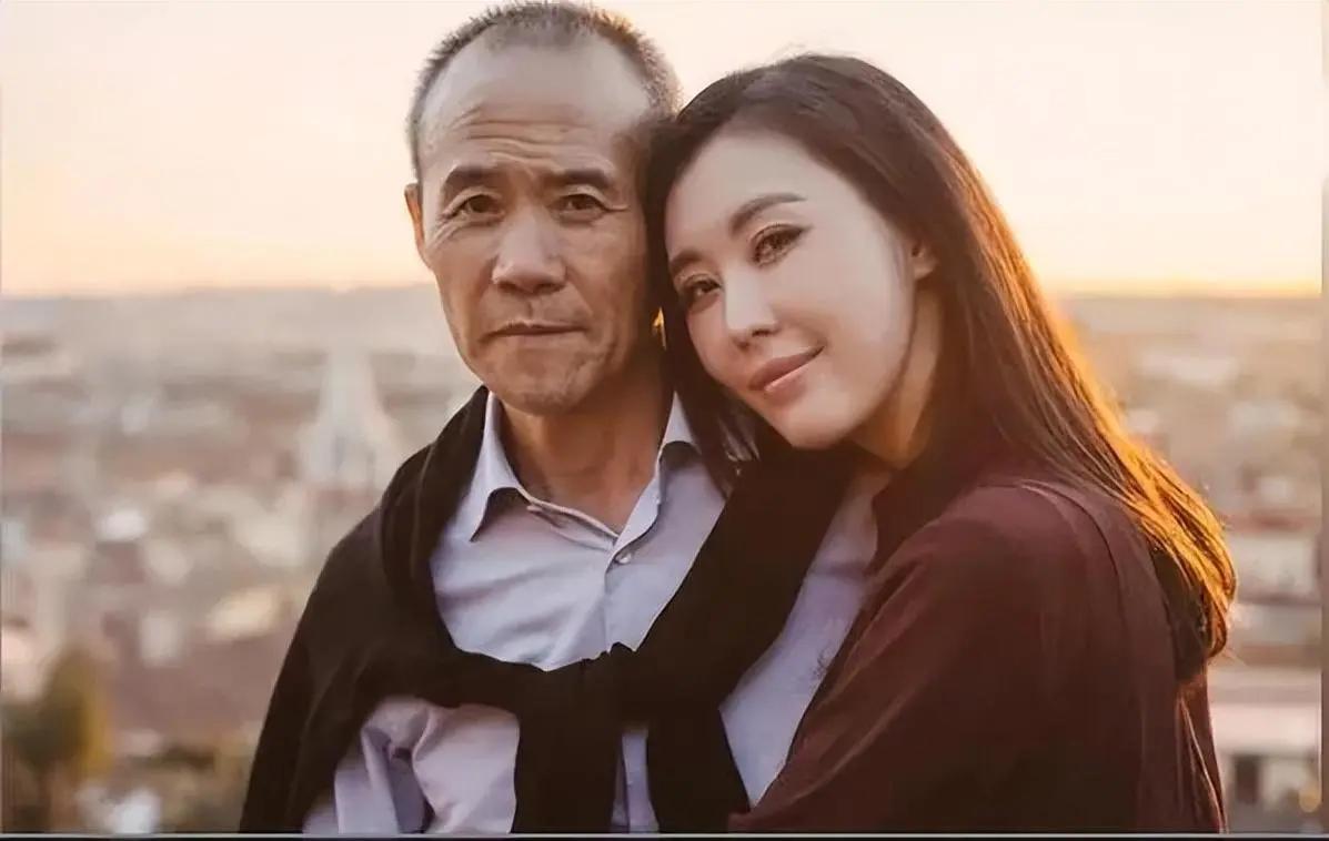 男女之间的爱，首先一个是外表的喜爱，还有身体的互相愉悦，再有思想上的和谐和感觉上