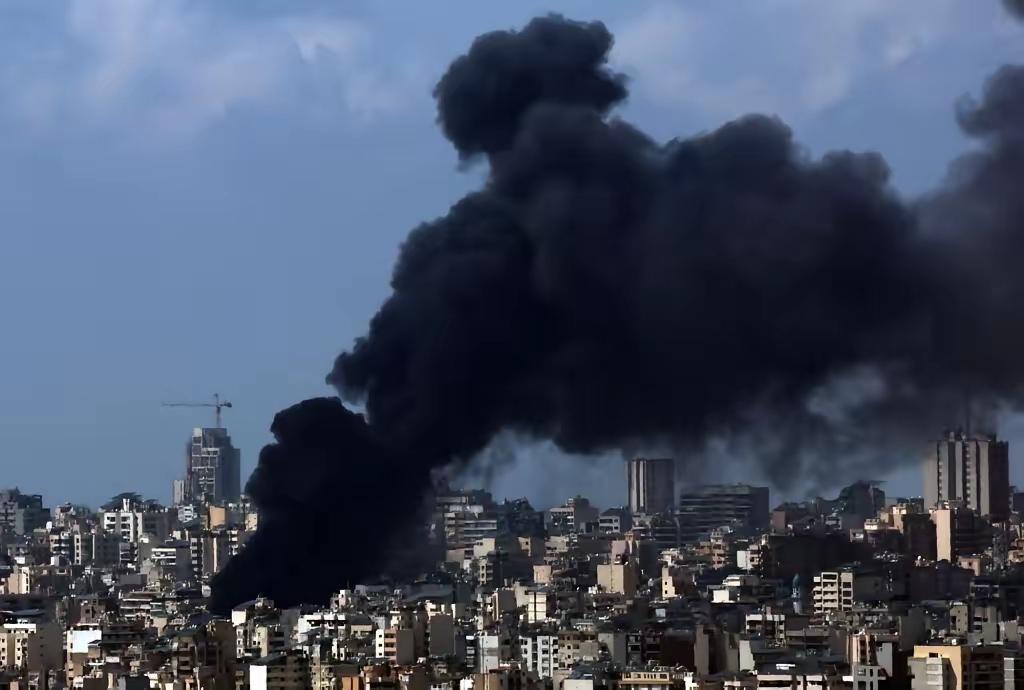 美伊暂停了战争，
并开始了谈判，
网传，霍尔木兹海峡也开始收费通行，
据说是1桶