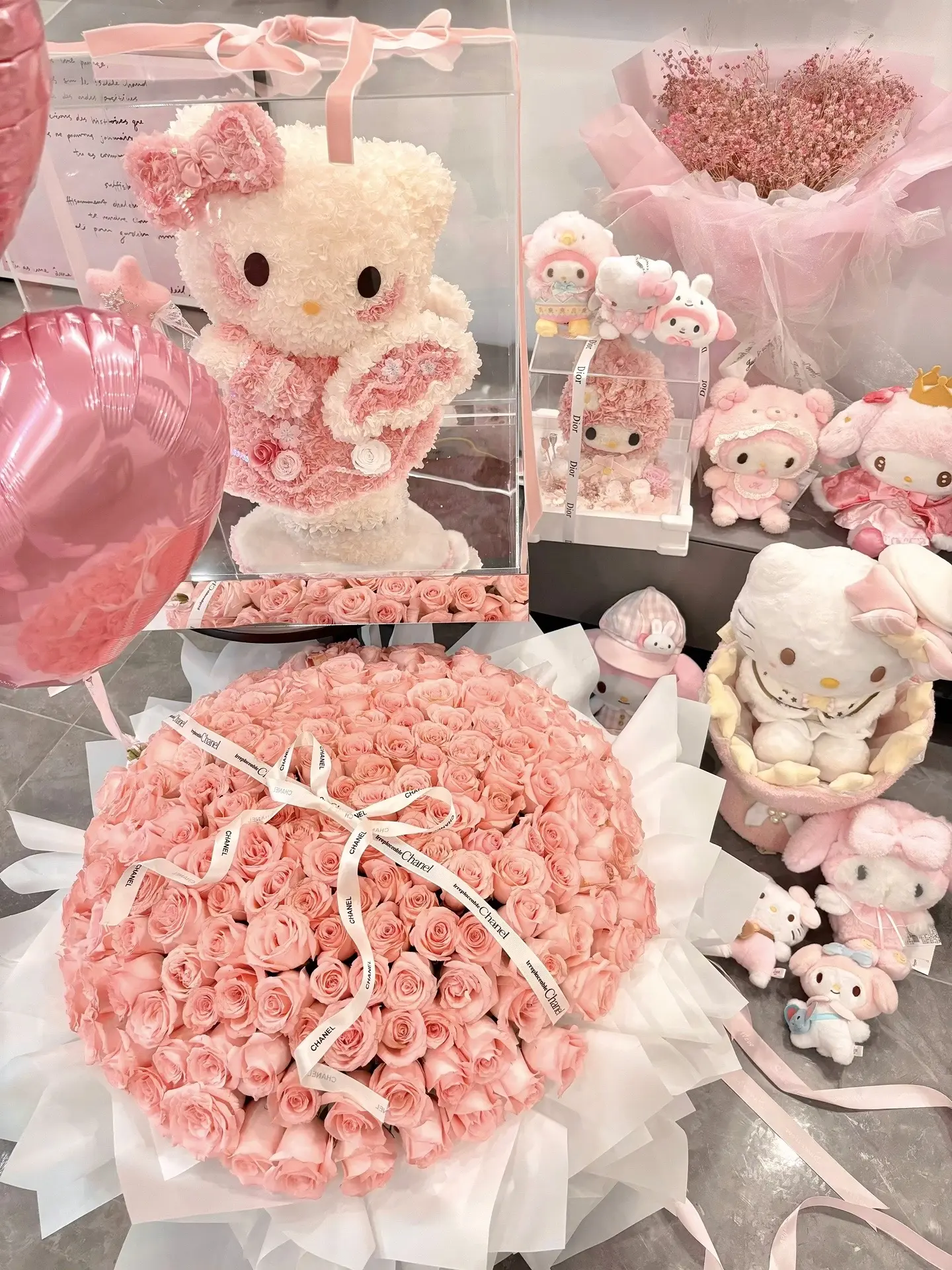 我曾经以为我不喜欢花 可是当花切切实实在我手里的时候 我发现我很喜欢