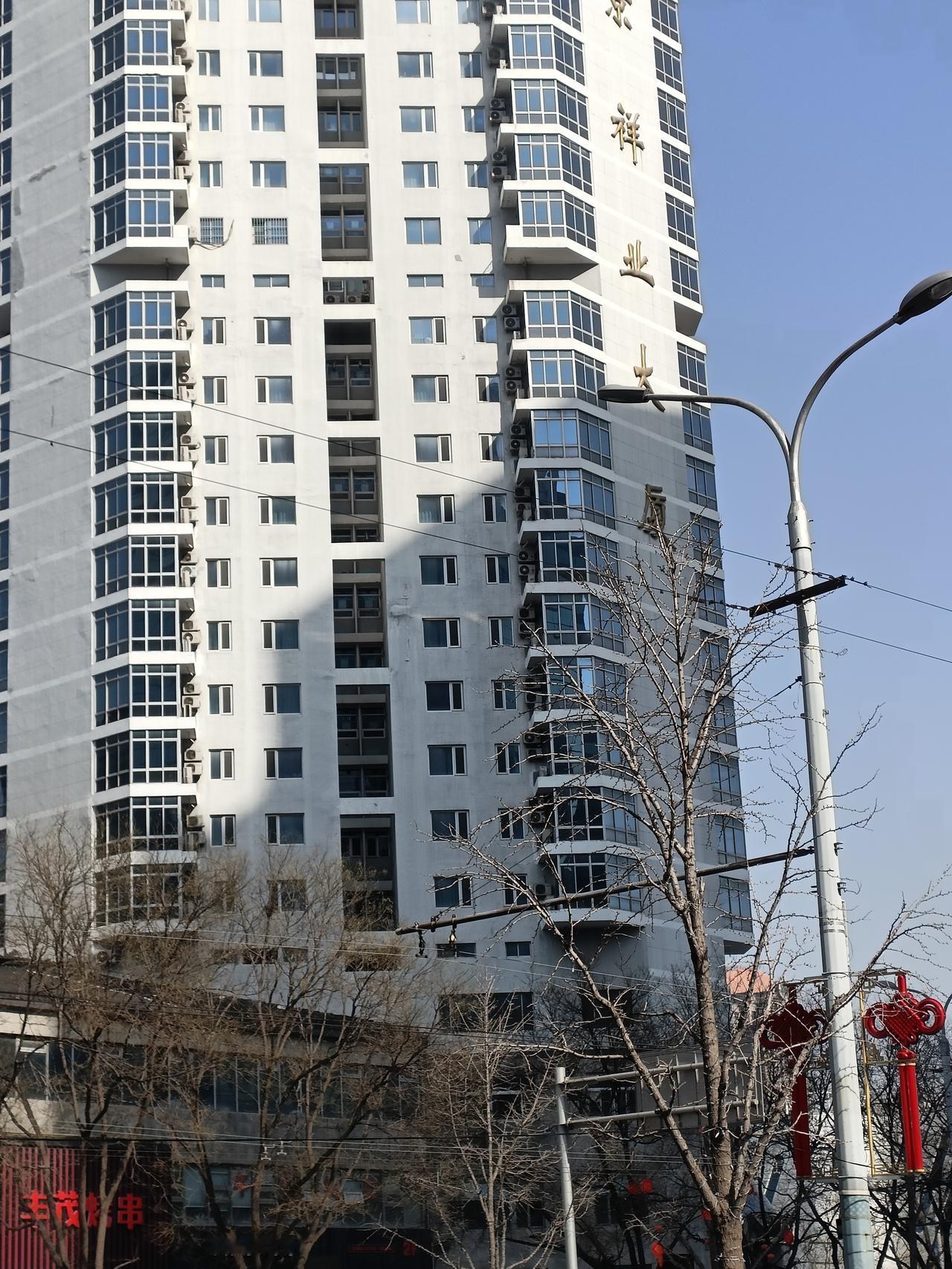 都说漂亮女人身边不缺追求者，可现实中有些漂亮女生却长期单身。
这其实有不少原因。