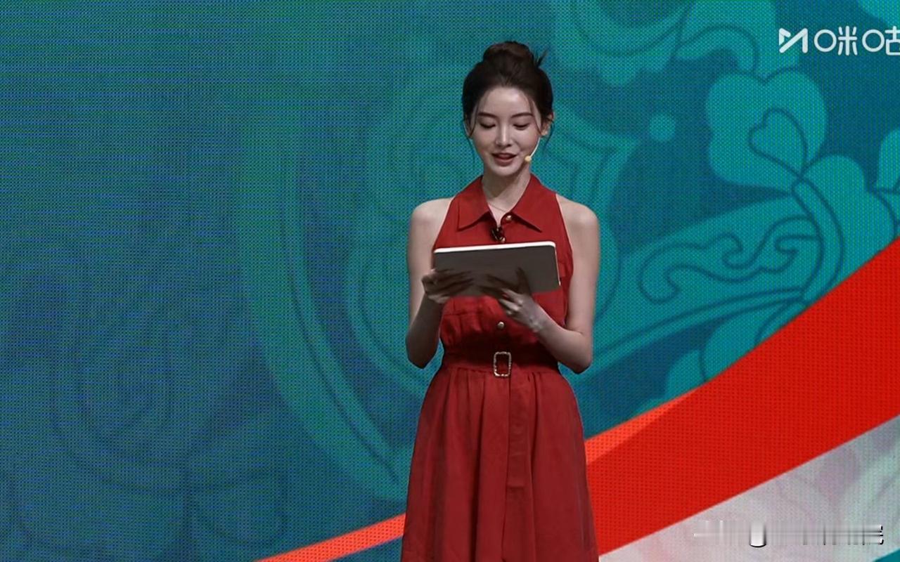 最美体育女主持金佳悦解说中国男篮世预赛！

这场备受关注的世预赛不仅中国男篮阵容