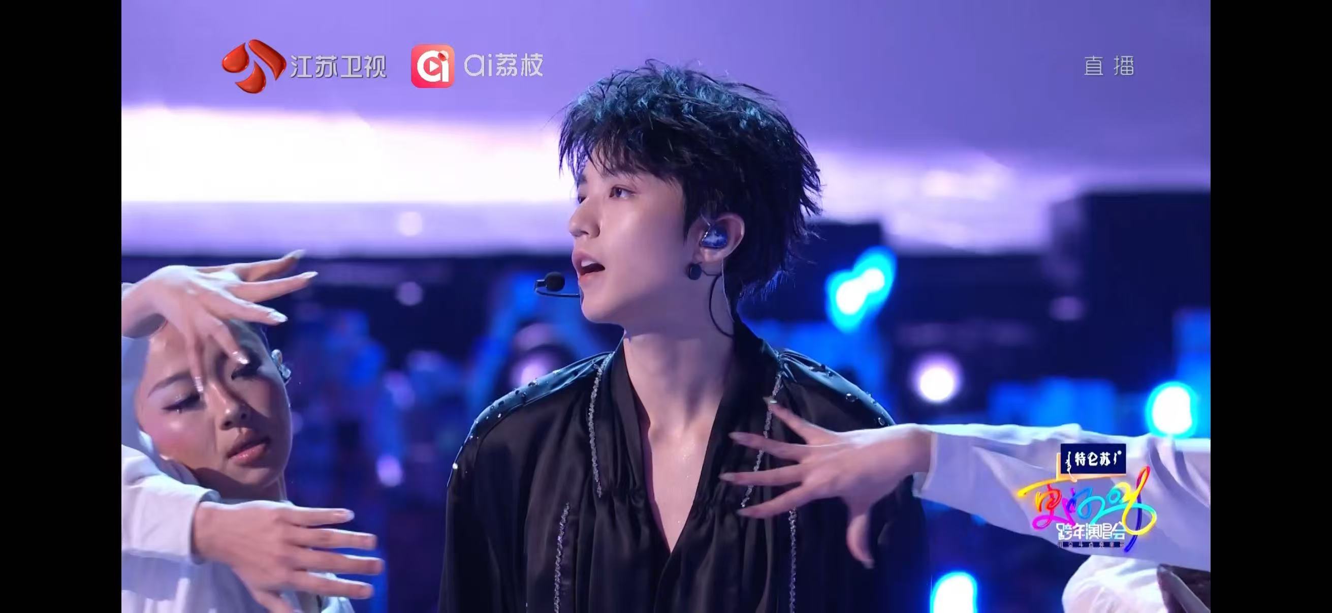 王俊凯跨晚边走边唱王俊凯beautiful跨晚舞台王俊凯beautiful跨晚舞