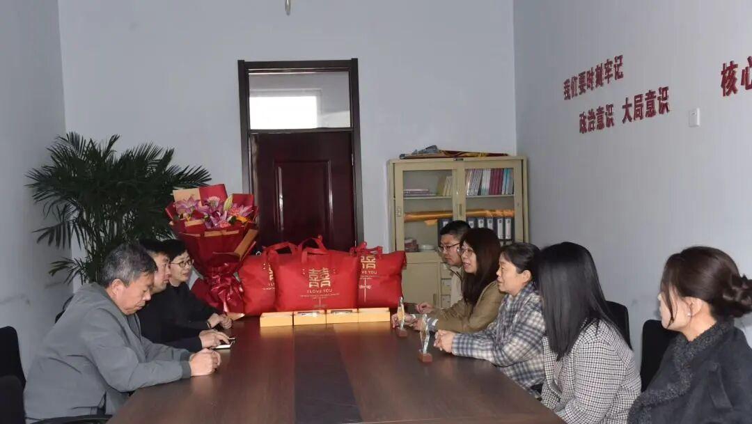 河北宣化职教中心，于4月12日，举行高素平等三位老师荣退仪式。教研处李慧卿主任代