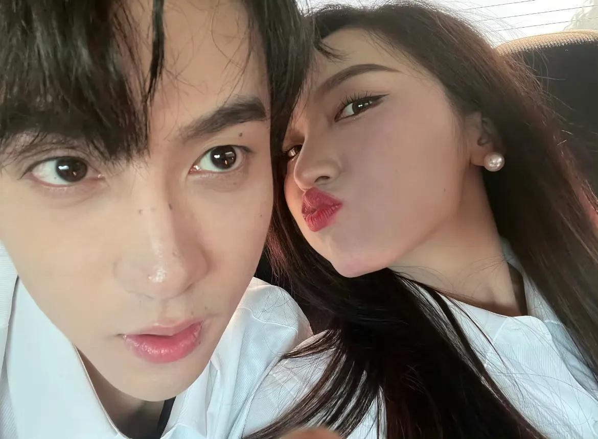 田栩宁海边戒断图 九成美拍的厦门白城沙滩的风藏着过往，九成美镜头下的田栩宁逆光伫