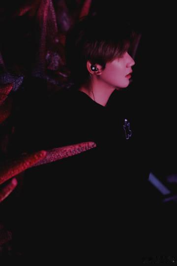 泡泡岛音乐与艺术节 刚才刷到工作人员调试泡泡机的路透，一按开关漫天都是软乎乎的泡