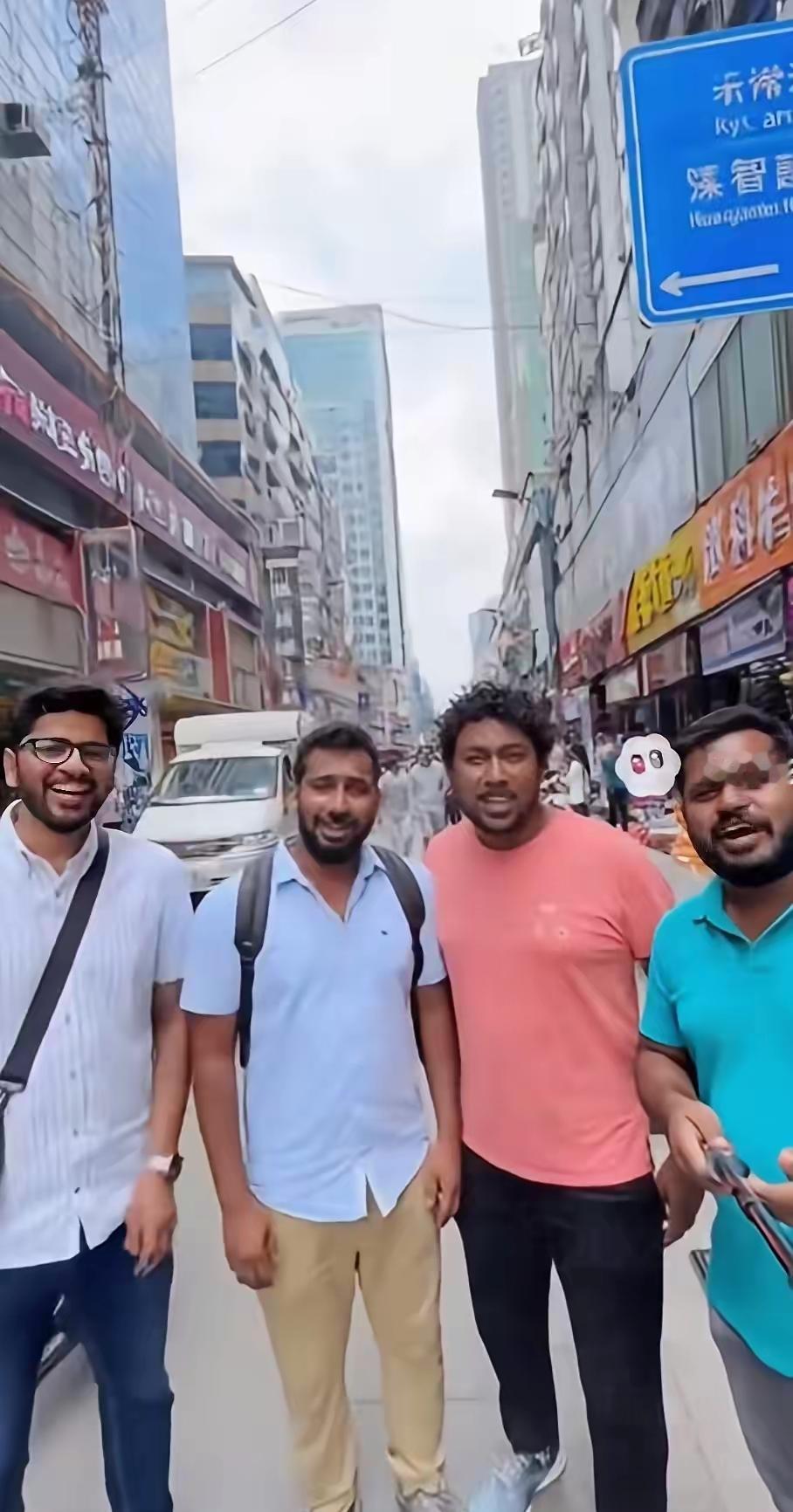 没有通知，没有预兆，这根本不是常规检查
 
核查人员直奔注册地址
不问营收不问报