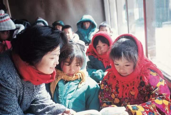 敬一丹、铁凝、梁晓声和胡大清老师
1990年，铁凝还没有当上全国作协主席，梁晓声