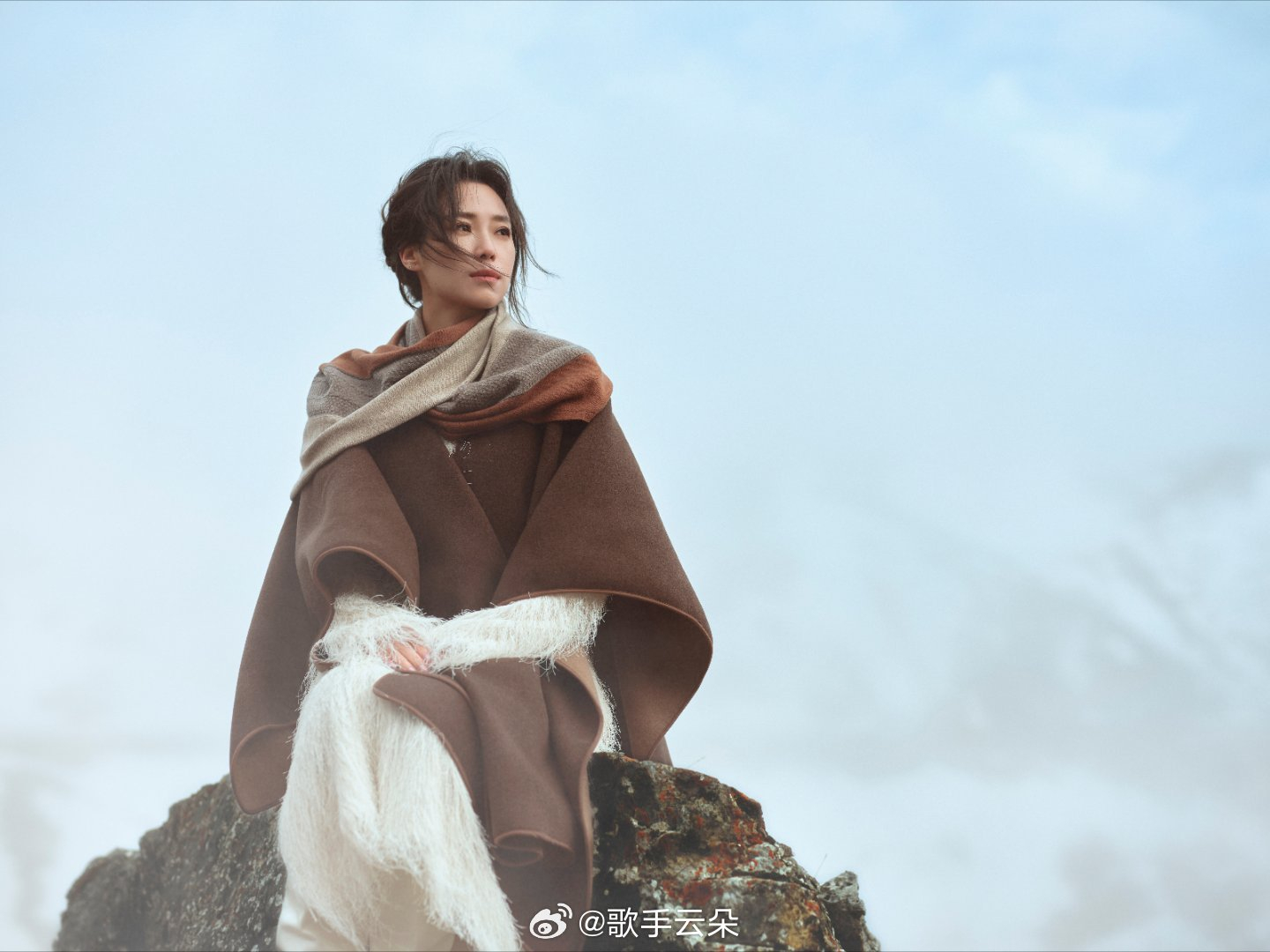云朵《云絮低语》核心表达的四层情感结合专辑创作背景、歌曲意境与歌手自身心路，这首