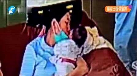 花了三万多住月子中心，结果宝宝18天大就出了让人揪心的事，裴女士这回是真气到发抖