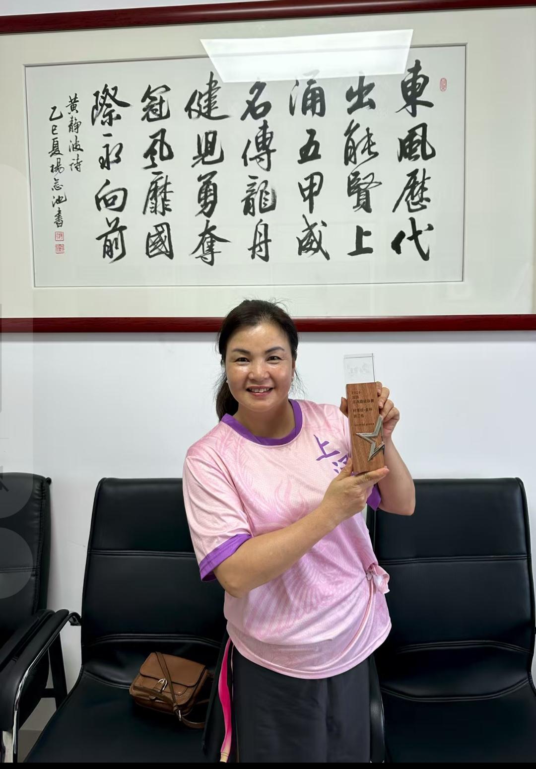 应邀书写广州市海珠区某经济联社静波书记的诗补壁。