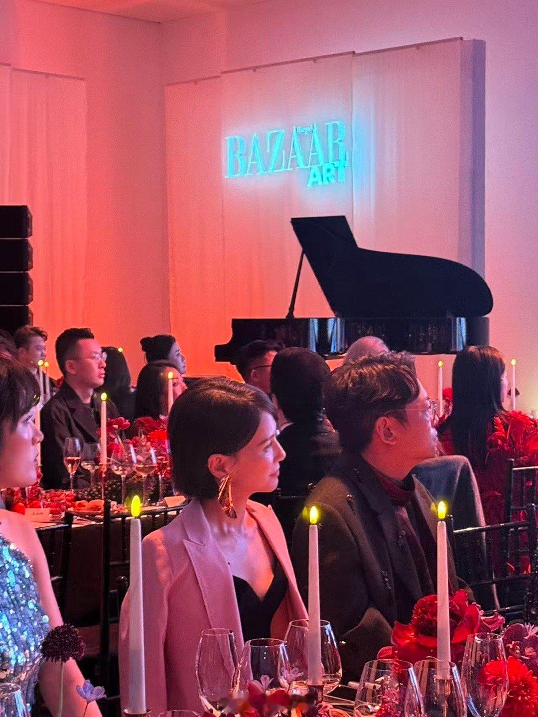 这居然是50岁的李心洁 天呐！谁能想到眼前这状态超绝的竟是50岁的李心洁！曾经的