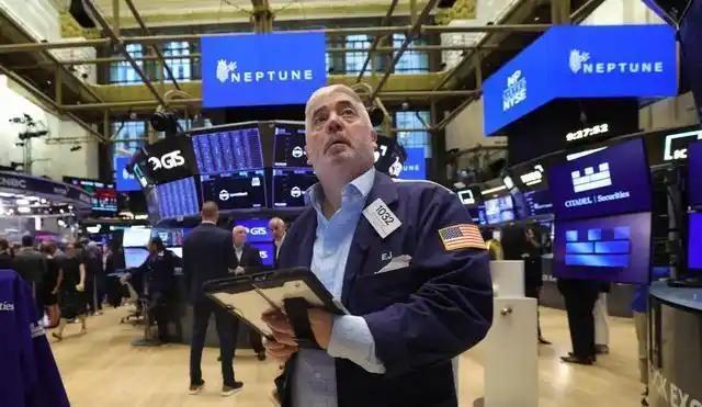 4月9号周四，美股上演荒唐大戏，指数暴力拉升，看似繁荣实则全是套路。

有人以为