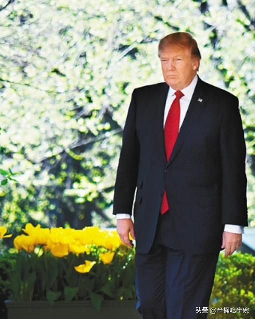 我认为，美国和以色列欠一个对伊朗的正式宣战。他们不宣而战也就罢了，但是战争打了一