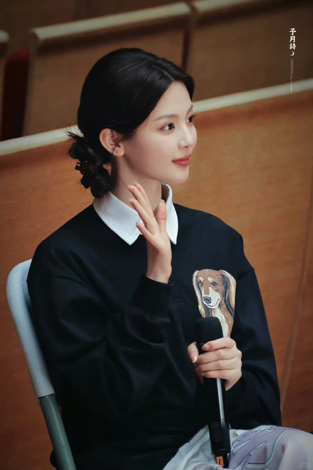 杨超越心里只有村狗，连衣服都是村狗/汪汪